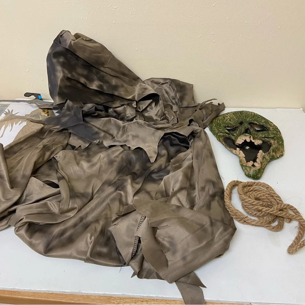 Halloween Costume Size 12-14 Years Swamp Creeper Scary Creature Robe Mask Belt